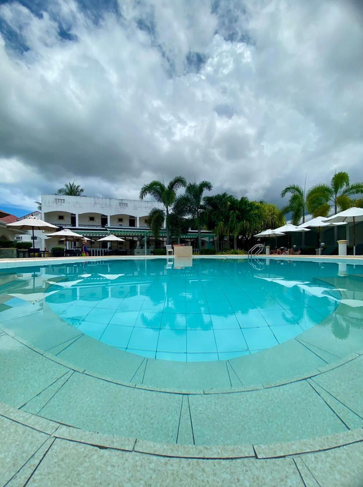 Panglao Regents Park Resort Bagian luar foto