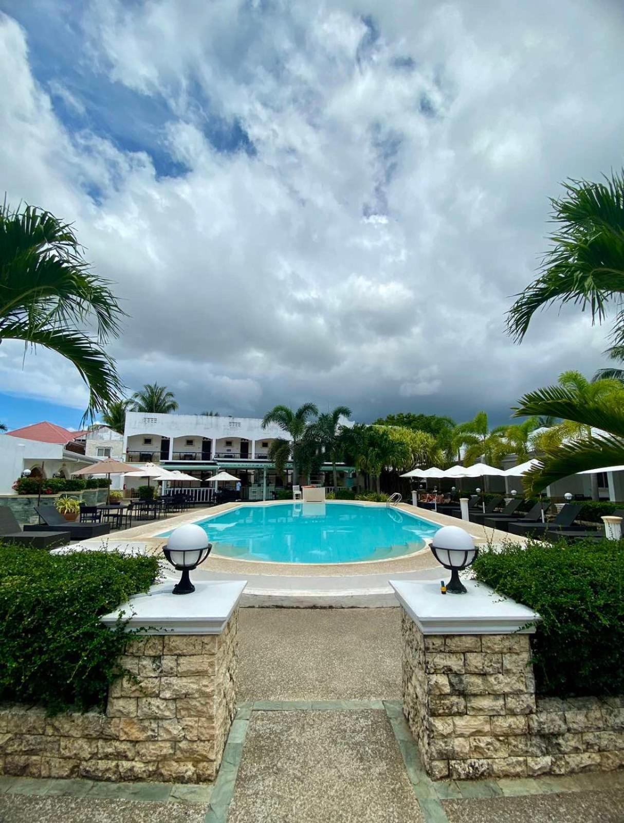 Panglao Regents Park Resort Bagian luar foto