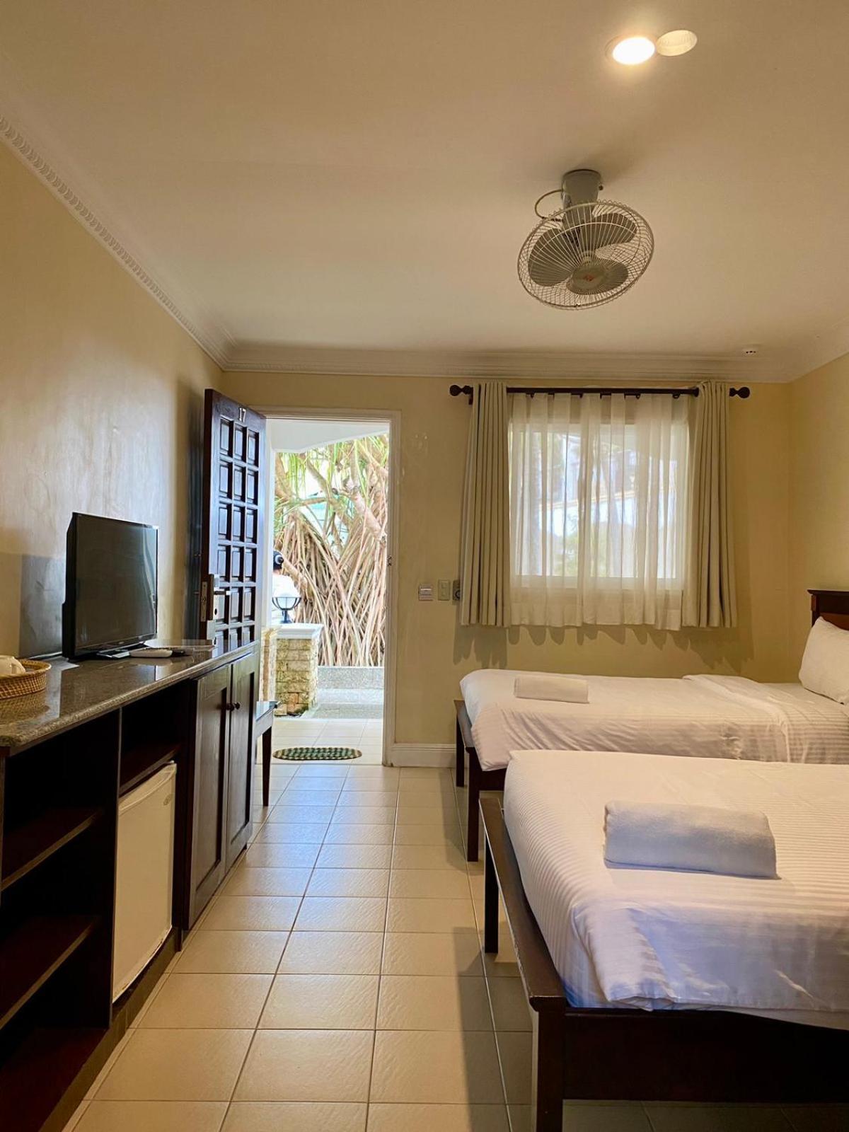 Panglao Regents Park Resort Bagian luar foto