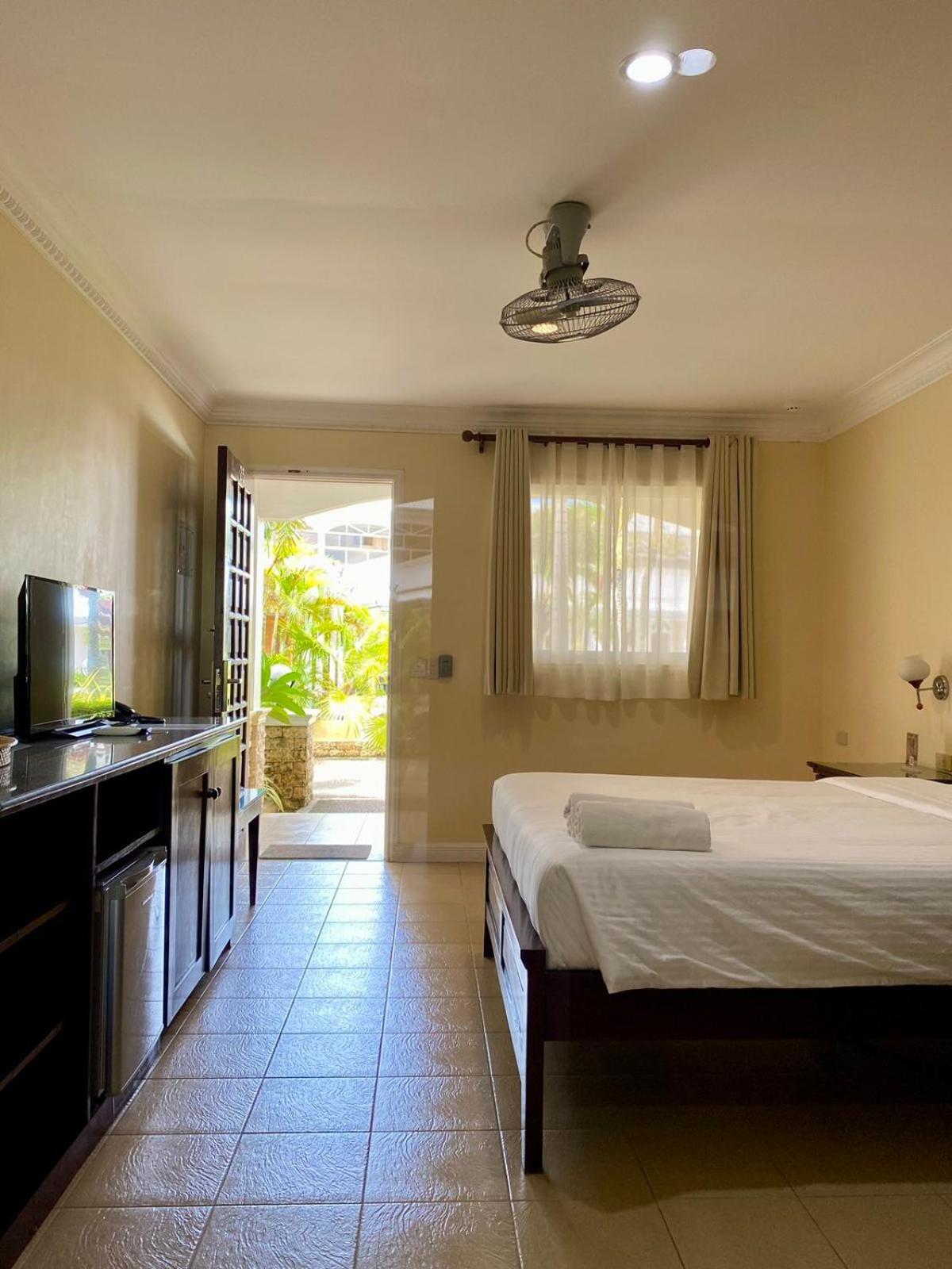 Panglao Regents Park Resort Bagian luar foto