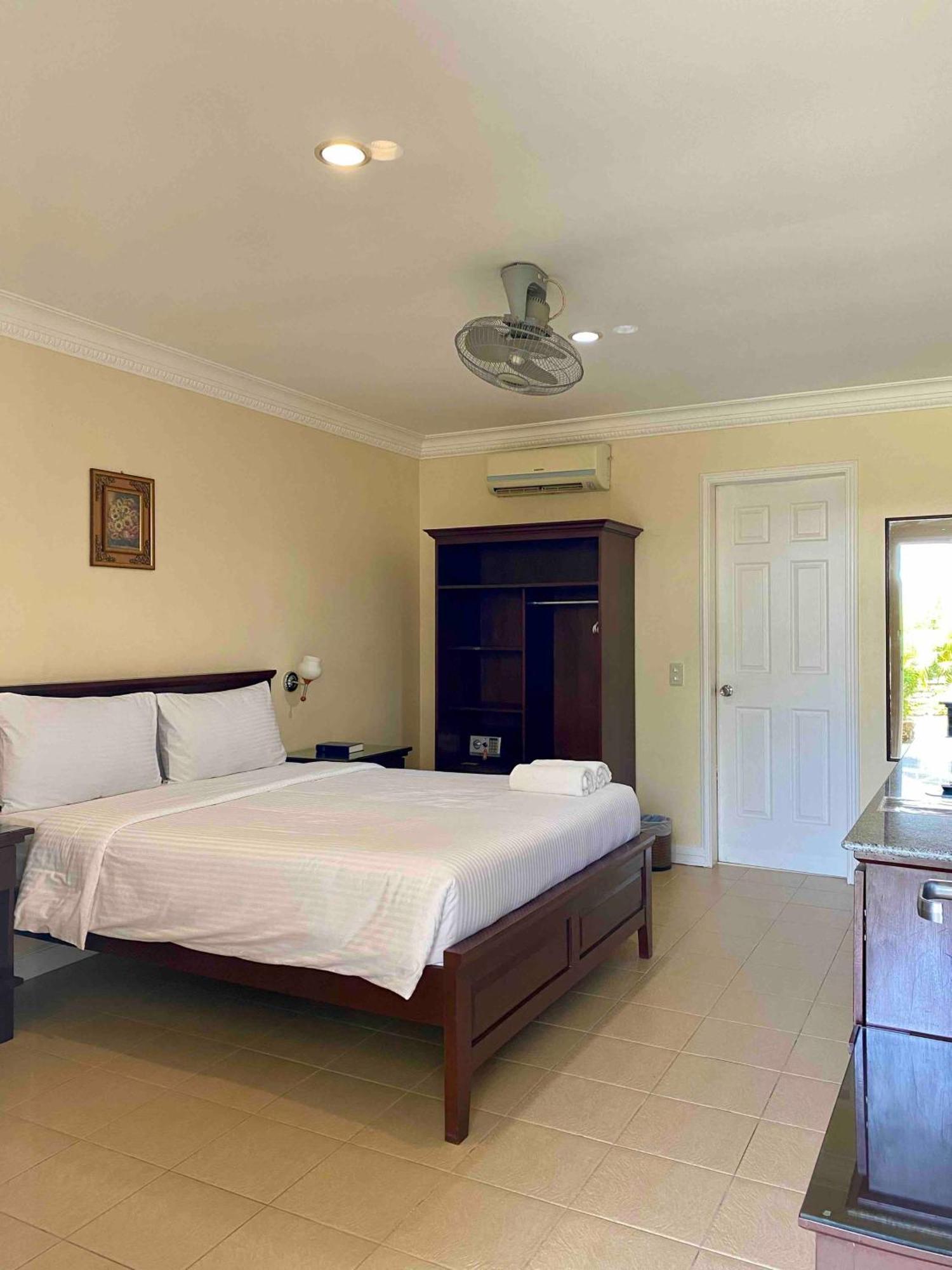 Panglao Regents Park Resort Bagian luar foto