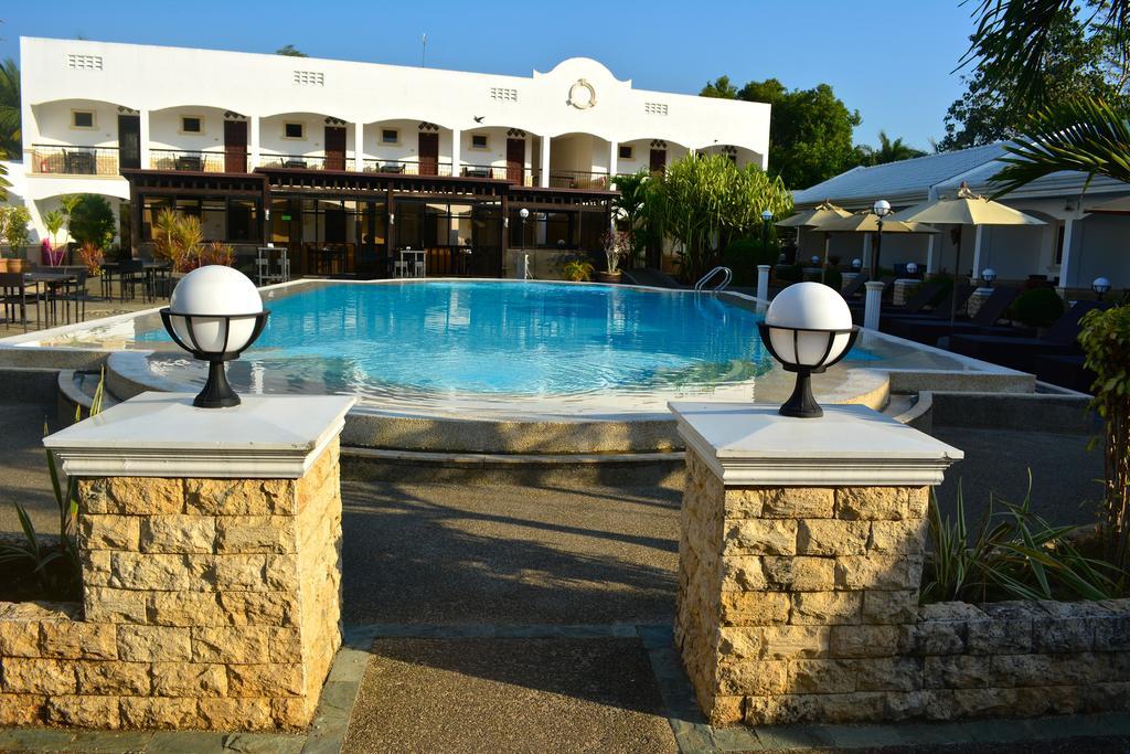 Panglao Regents Park Resort Bagian luar foto